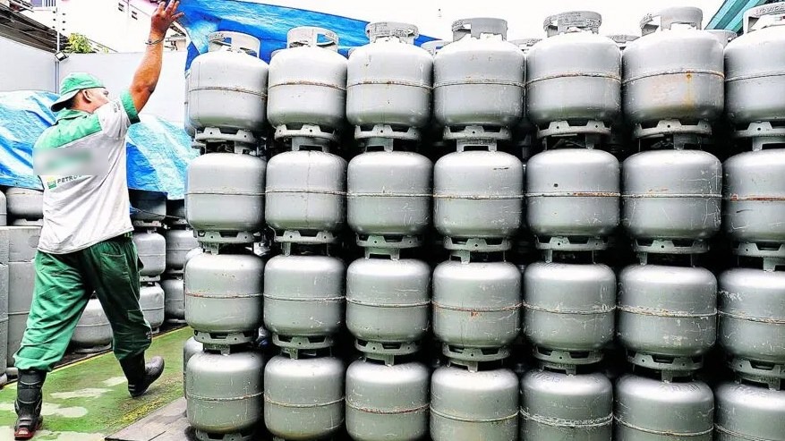 Gás de cozinha custa em média R$ 105 para consumidor final no Brasil.