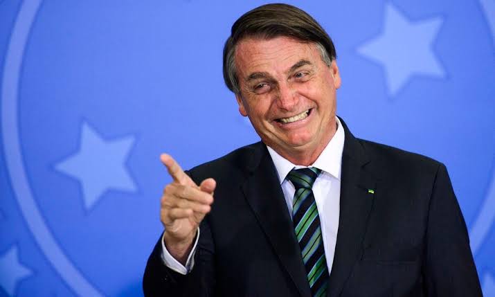 Bolsonaro nega volta do auxilio emergencial: “Não  é aposentadoria”.