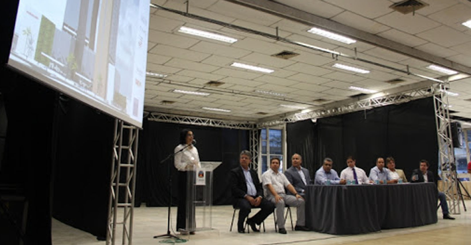 Evento de lançamento do Eco Plaza Cubatão com a então prefeita de Cubatão Marcia Rosa (PT).