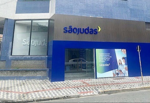 Aluno negro é vítima  de racismo em faculdade de medicina.