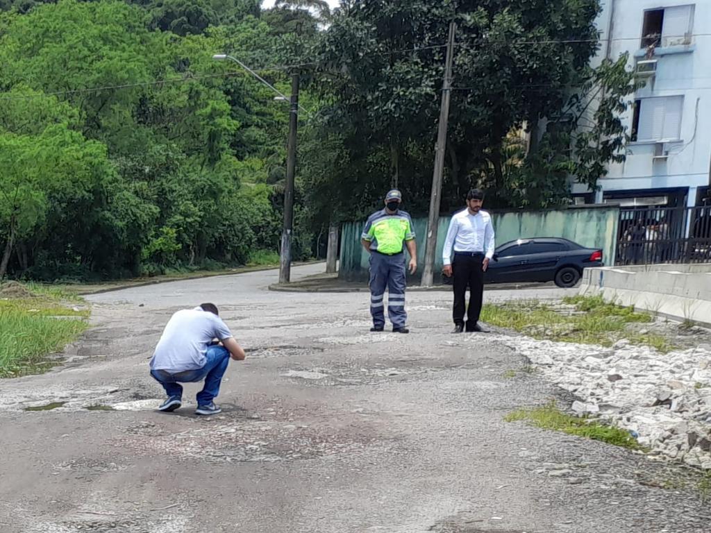 CMT de Cubatão inicia pavimentação em ruas na Vila Natal