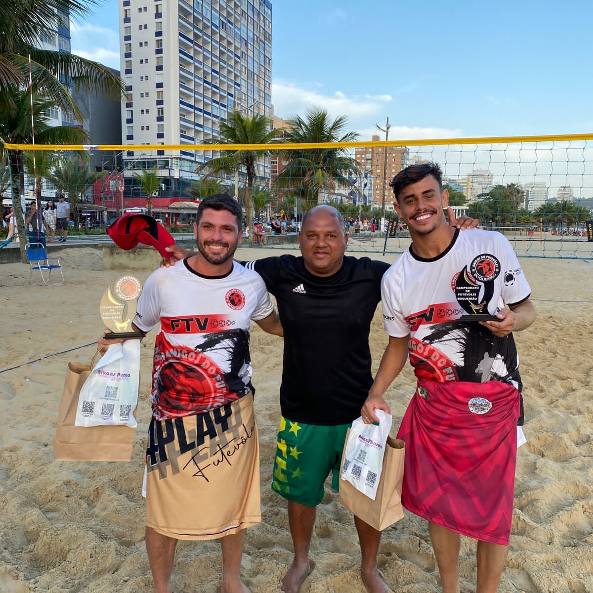 Atleta cubatense conquista ouro em campeonato de futvolei.