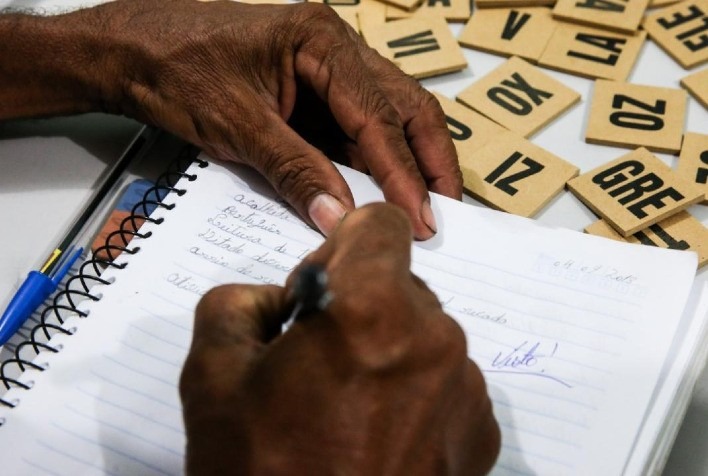 Começa período de matrículas e rematrículas para Educação de Jovens e Adultos (EJA) em Cubatão.