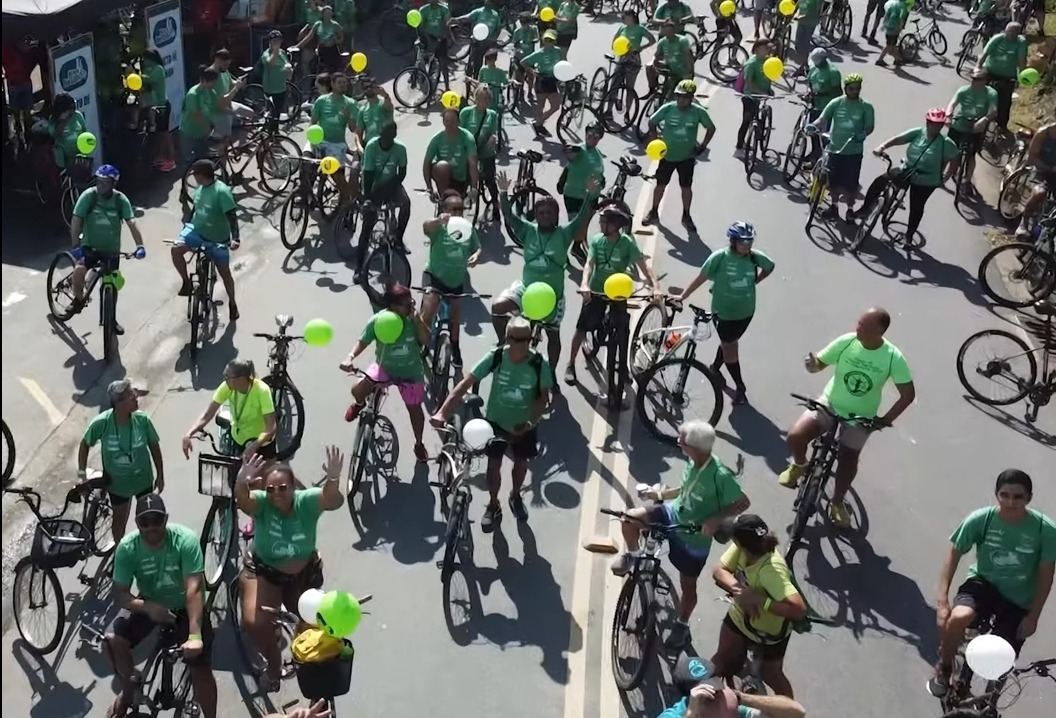 Unipar patrocina passeio ciclístico Bora Pedalar organizado pela ANDEE em Santos.