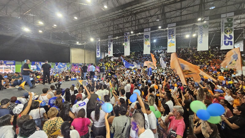 CONVENÇÃO REÚNE MAIS DE 5 MIL PESSOAS E OFICIALIZA CÉSAR COMO CANDIDATO A PREFEITO.