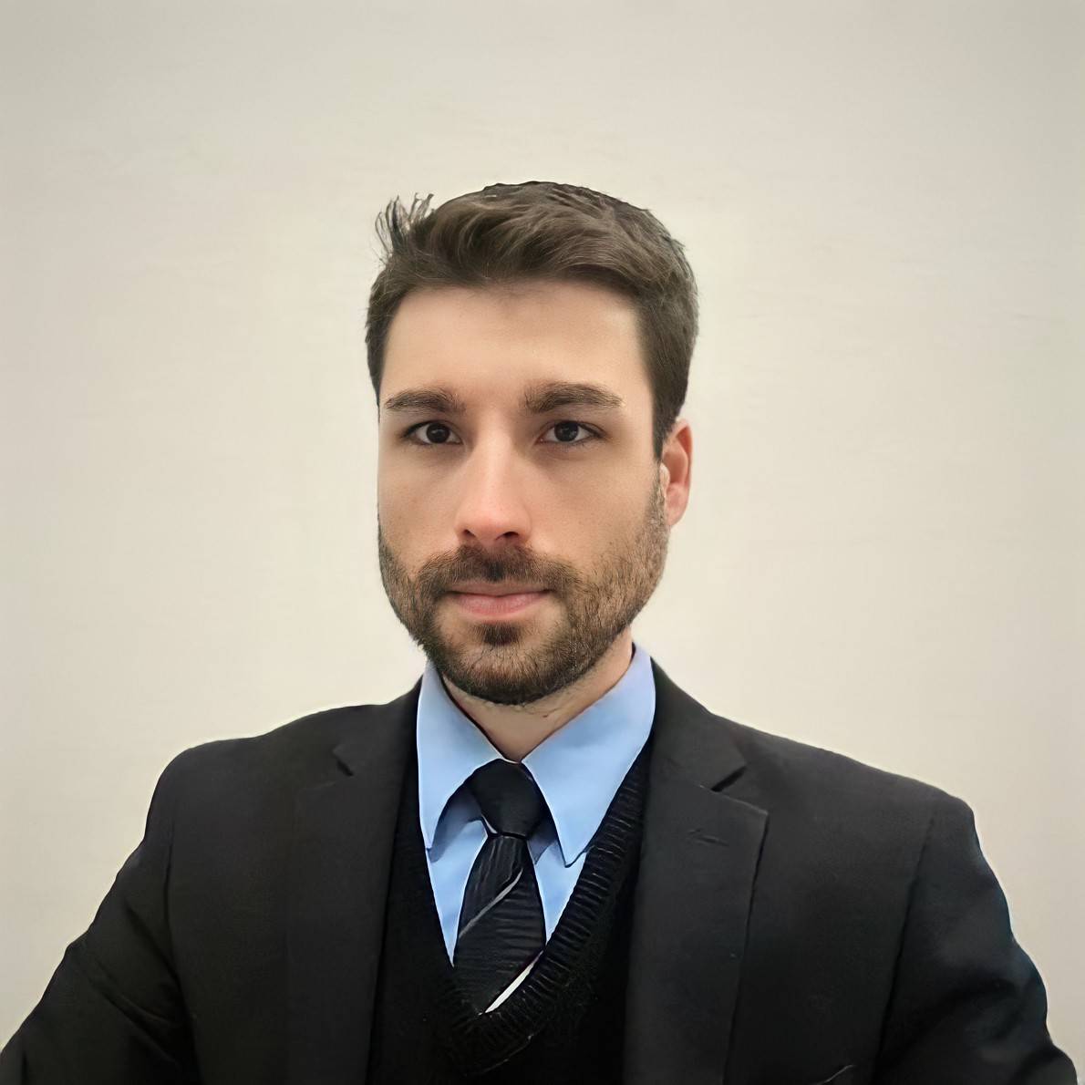 Ex-secretário e professor universitário investigado por estupro mata a mãe e comete suicídio.