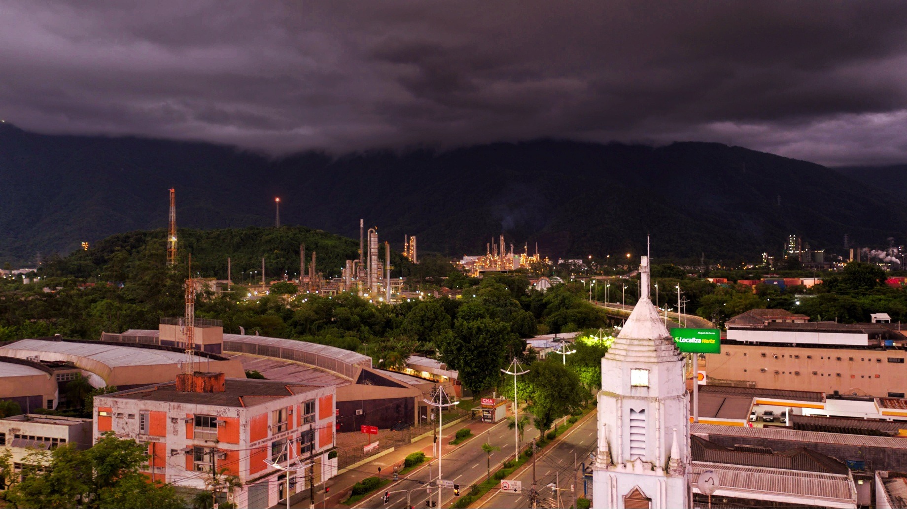Defesa Civil emite alerta de tempestade para a Baixada Santista a partir desta sexta-feira.