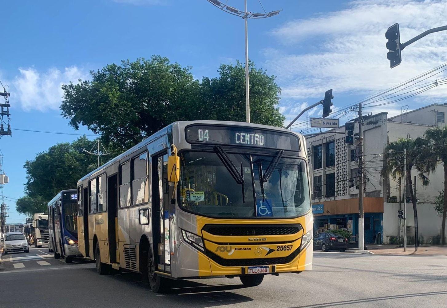 César assina decreto que institui gratuidade do transporte público no Carnaval