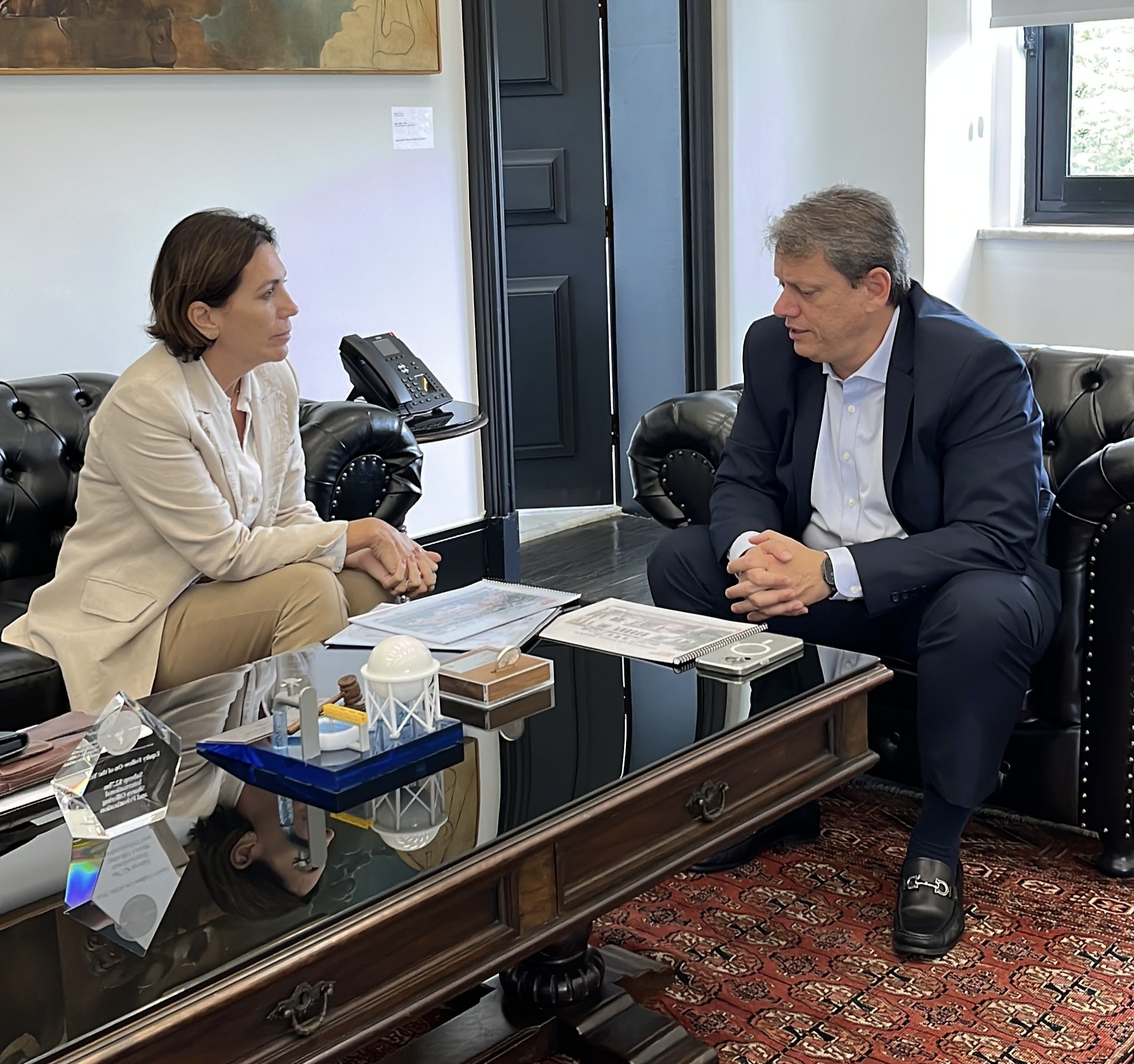Rosana Valle leva projeto de reurbanização da Vila dos Pescadores ao Governador Tarcísio de Freitas.